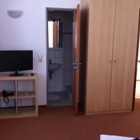 מלון Zum Buegeleisen 3*