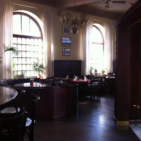 מלון Zum Buegeleisen 3*