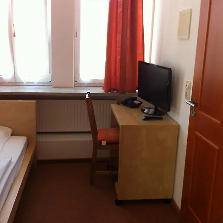 מלון Zum Buegeleisen